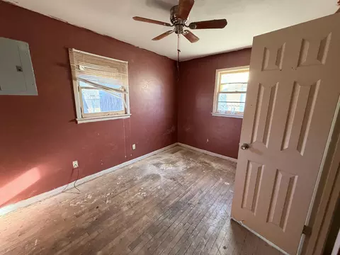 Bedroom - 2417 E 29th St, Lubbock, TX 79404 photo 4 of 7