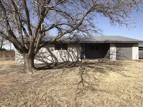 307 E 5th St, Sundown, TX 79372