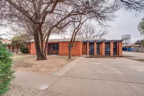 2213 33rd St, Lubbock, TX 79411