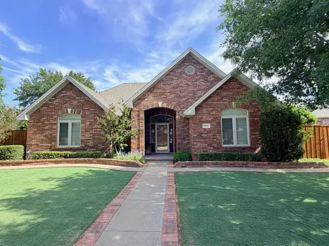 913 W 9th St, Idalou, TX 79329