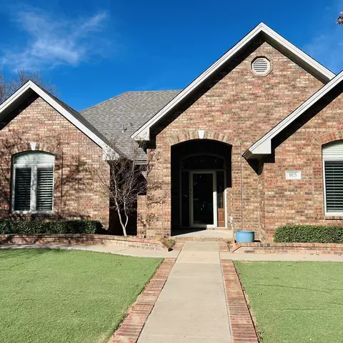 913 W 9th St, Idalou, TX 79329