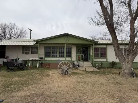609 NW 6th St, Dimmitt, TX 79027 photo 1