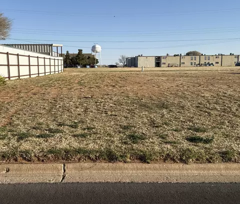 1312 Oxford St, Slaton, TX 79364