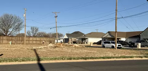 1005 N 20th St, Slaton, TX 79364