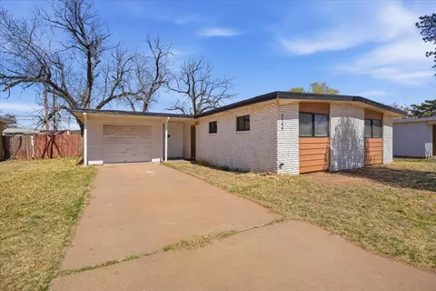 2706 68th St, Lubbock, TX 79413