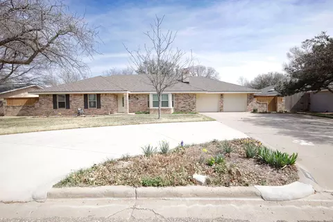 208 N Navasota Dr, Plainview, TX 79072