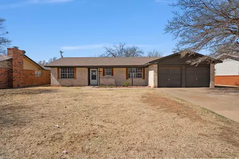 1415 Holliday St, Plainview, TX 79072