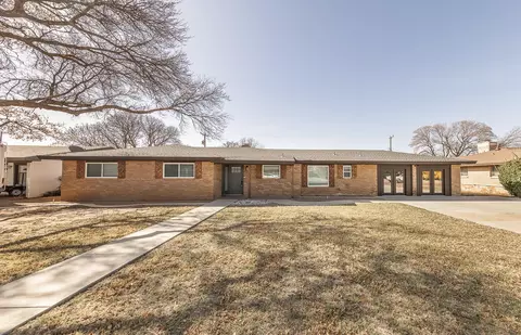 1304 8th St, Shallowater, TX 79363