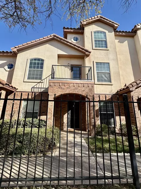 2106 Main St #4, Lubbock, TX 79401