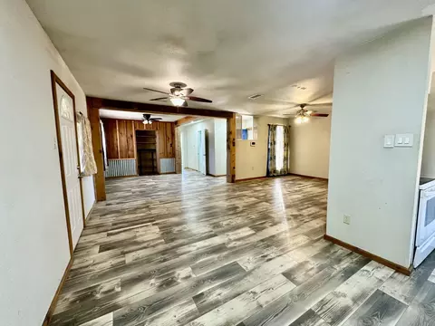 Living - 408 Mohawk Dr, Post, TX 79356 photo 3 of 4