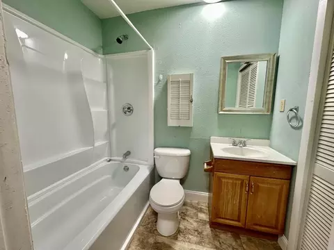 Bath - 408 Mohawk Dr, Post, TX 79356 photo 2 of 3