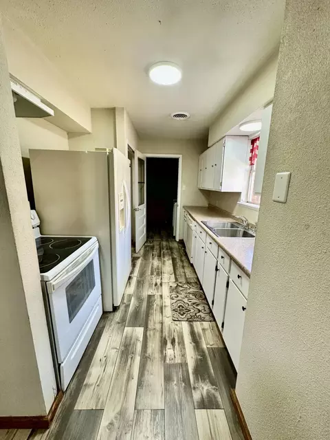 Kitchen - 408 Mohawk Dr, Post, TX 79356 photo 2 of 2