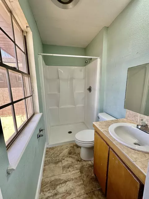 Bath - 408 Mohawk Dr, Post, TX 79356 photo 3 of 3