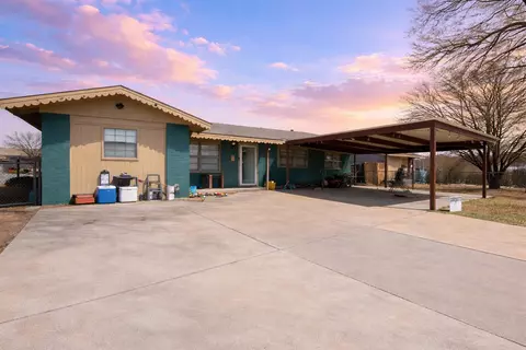 2927 E Baylor St, Lubbock, TX 79403