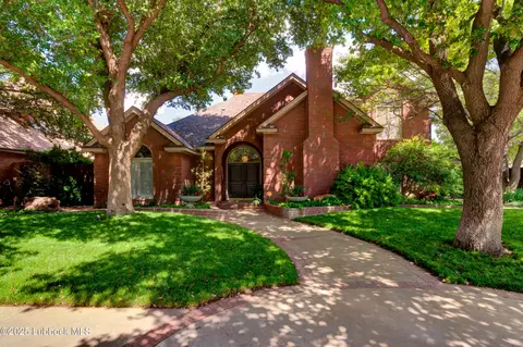 8707 Savannah Ave, Lubbock, TX 79424