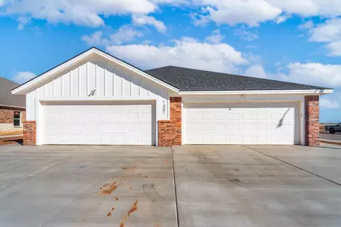 1407 17th St # A-B, Shallowater, TX 79363
