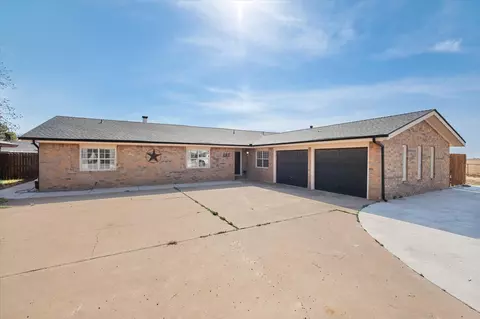 107 Holly Cir, Levelland, TX 79336