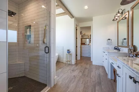 Bath - 1211 Private Road 1260, Lubbock, TX 79416 photo 1 of 8