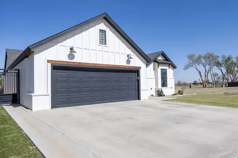 Exterior - 1211 Private Road 1260, Lubbock, TX 79416 photo 3 of 7