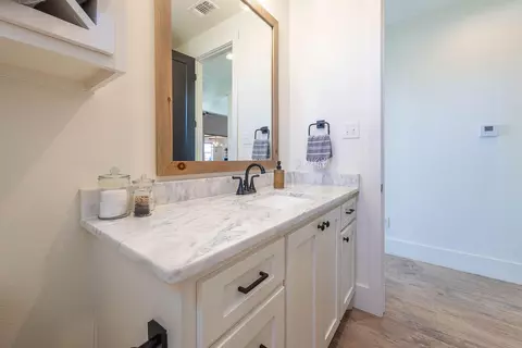 Bath - 1211 Private Road 1260, Lubbock, TX 79416 photo 7 of 8