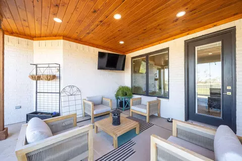 Exterior - 1211 Private Road 1260, Lubbock, TX 79416 photo 6 of 7