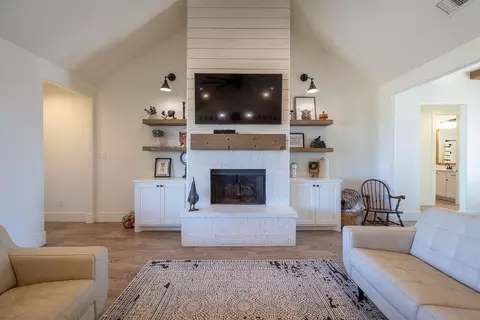 Living - 1211 Private Road 1260, Lubbock, TX 79416 photo 3 of 4