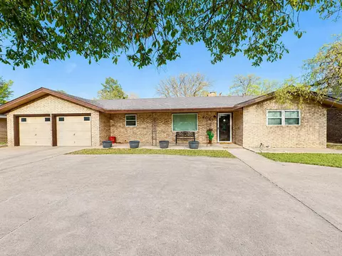 2023 Rice Dr, Levelland, TX 79336