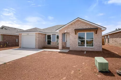 515 E 24th St, Wolfforth, TX 79382