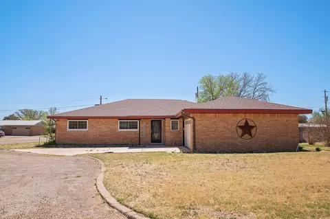 1410 2nd St, Plains, TX 79355
