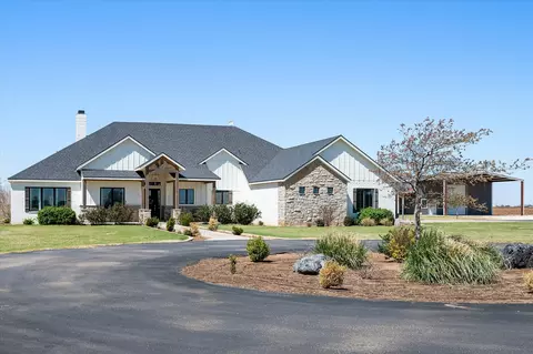 7707 N County Road 3240, Idalou, TX 79329