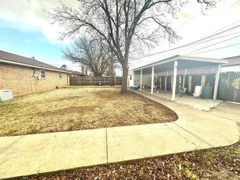 Exterior - 1313 Jefferson St, Plainview, TX 79072 photo 3 of 6