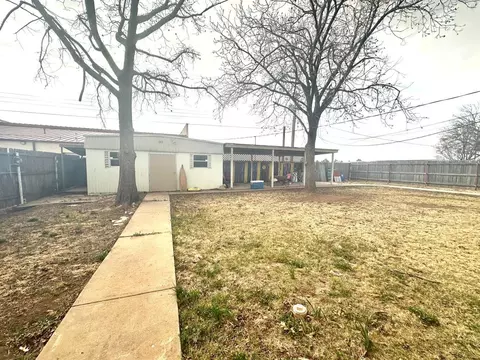Exterior - 1313 Jefferson St, Plainview, TX 79072 photo 4 of 6