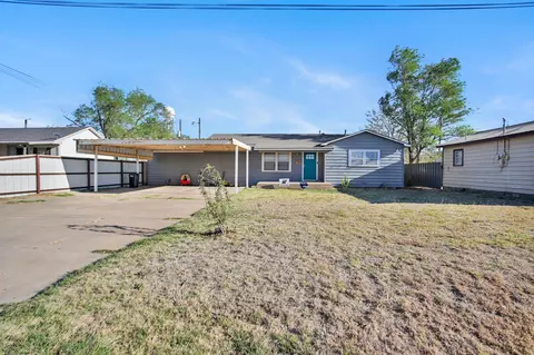 704 4th St, Smyer, TX 79367