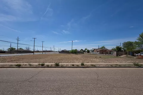 1520 E 14th St, Lubbock, TX 79403