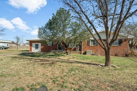707 12th St, Shallowater, TX 79363