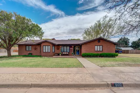 902 W 6th St, Idalou, TX 79329
