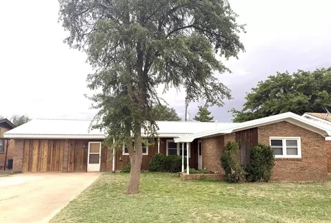 1380 W Lynn St, Slaton, TX 79364