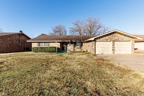 2018 Rice Dr, Levelland, TX 79336