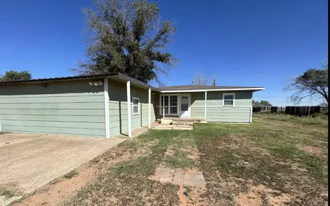 7438 18th St, Lubbock, TX 79416