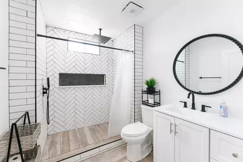 Bath - 3807 E 3rd St, Lubbock, TX 79403 photo 2 of 4