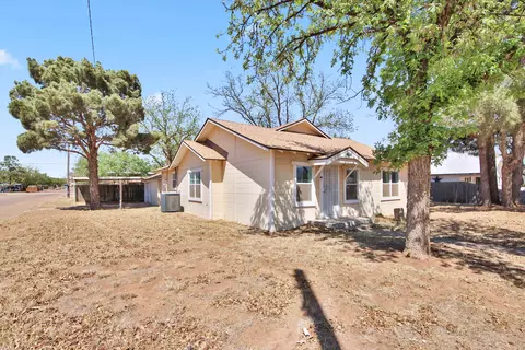 1728 N 5th St, Tahoka, TX 79373