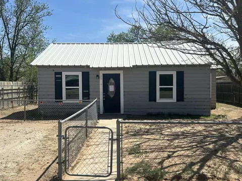1106 10th St, Levelland, TX 79336