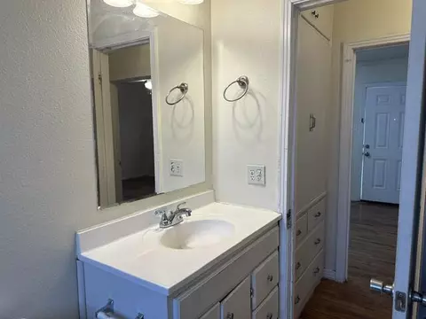 Bath - 2011 38th St, Lubbock, TX 79412 photo 1 of 3
