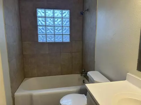 Bath - 2011 38th St, Lubbock, TX 79412 photo 3 of 3