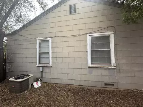 Exterior - 2011 38th St, Lubbock, TX 79412 photo 5 of 7