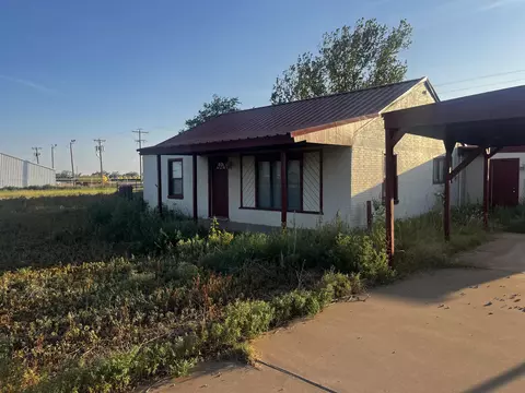1692 Avenue S, Levelland, TX 79336