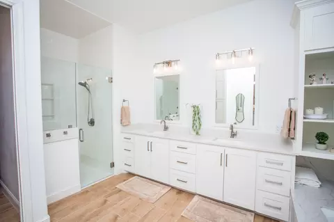 Bath - 209 S Holliday St, Plainview, TX 79072 photo 1 of 5