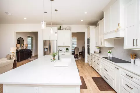 Kitchen - 209 S Holliday St, Plainview, TX 79072 photo 2 of 3