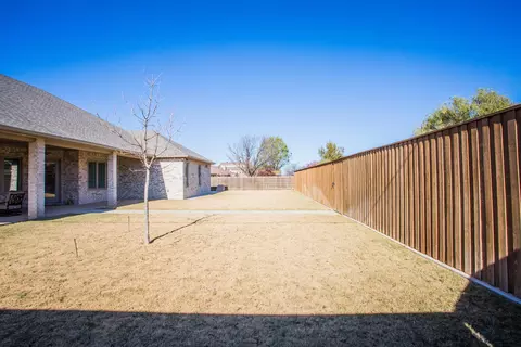 Exterior - 209 S Holliday St, Plainview, TX 79072 photo 4 of 7