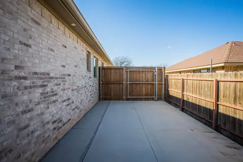 Exterior - 209 S Holliday St, Plainview, TX 79072 photo 5 of 7